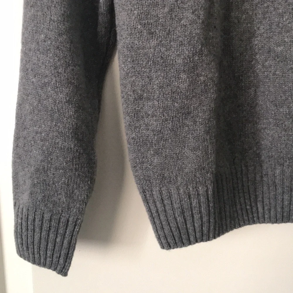 Men’s Paolo Mondo gray merino wool/cashmere v neck sweater, large